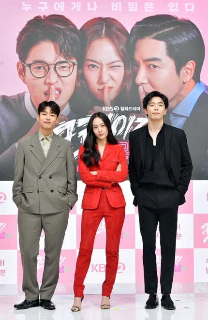 (左起)河俊、Krystal及金材昱現身《瘋狂愛上你》記者會宣傳。