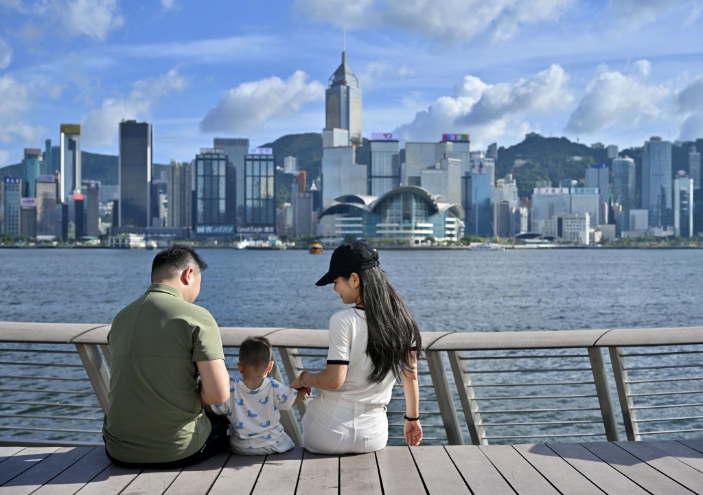 上調子女及供養父母免稅額是一項長遠安排。資料圖片