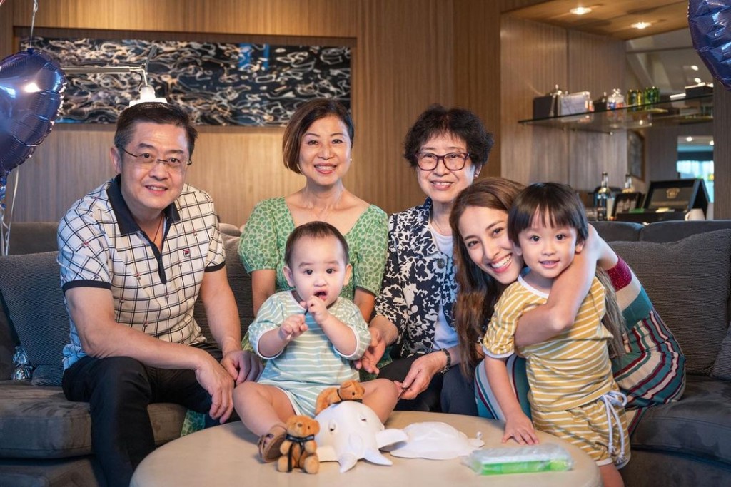 陳凱琳婚後大部份時間都是湊兩個囝囝。