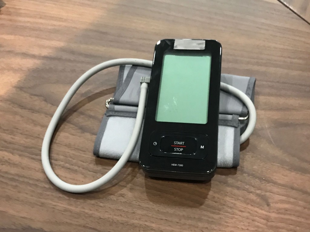 新式血壓計比袖帶式電子血壓計勝一籌,睡覺也可使用。