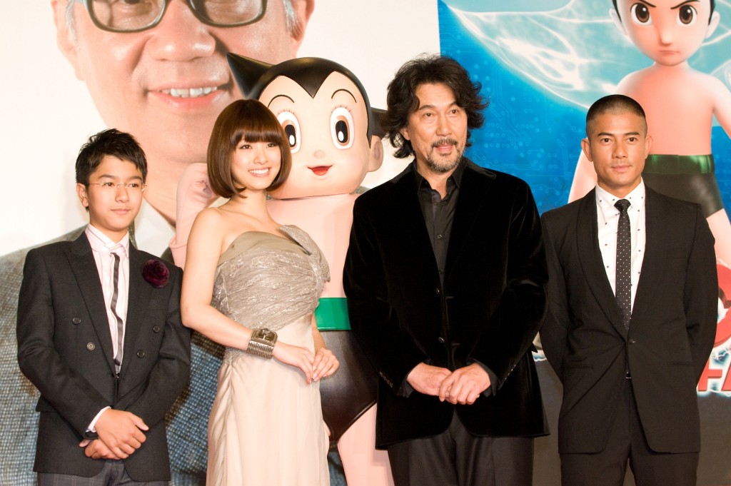 2009年，吴澋滔（左）为动画电影《阿童木》声演「阿童木」一角。