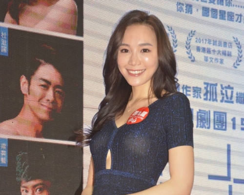 鄧以婷好多工作都延期，最近出門都是做義工派口罩。