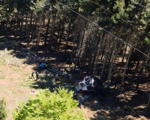 據報纜車在莫塔羅納山頂附近墜下。網圖