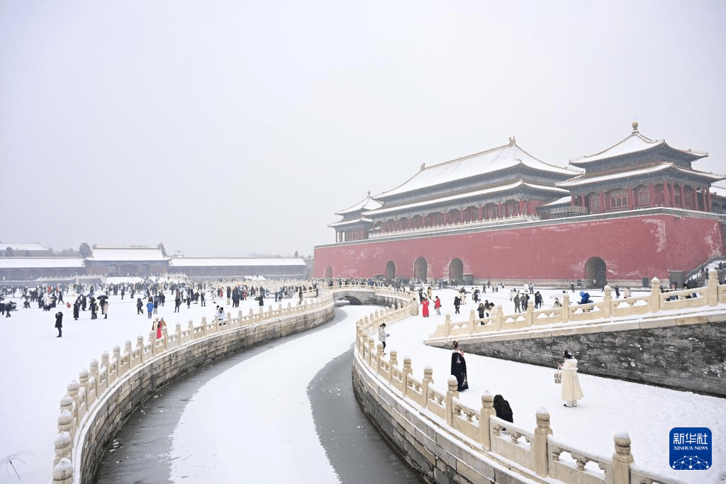 北京，故宮博物院被白雪覆蓋。 新華社