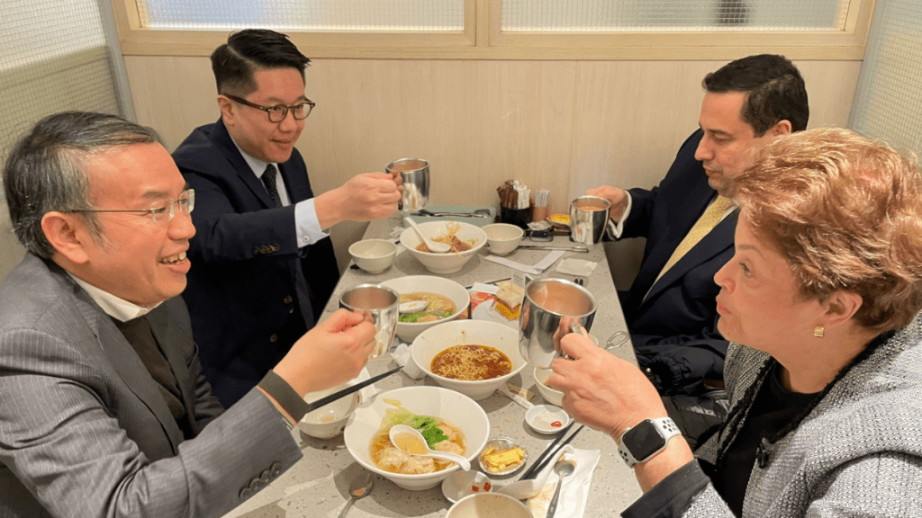 许正宇尽地主之谊请食茶记 新开发银行行长最爱公仔面︱Kelly Online