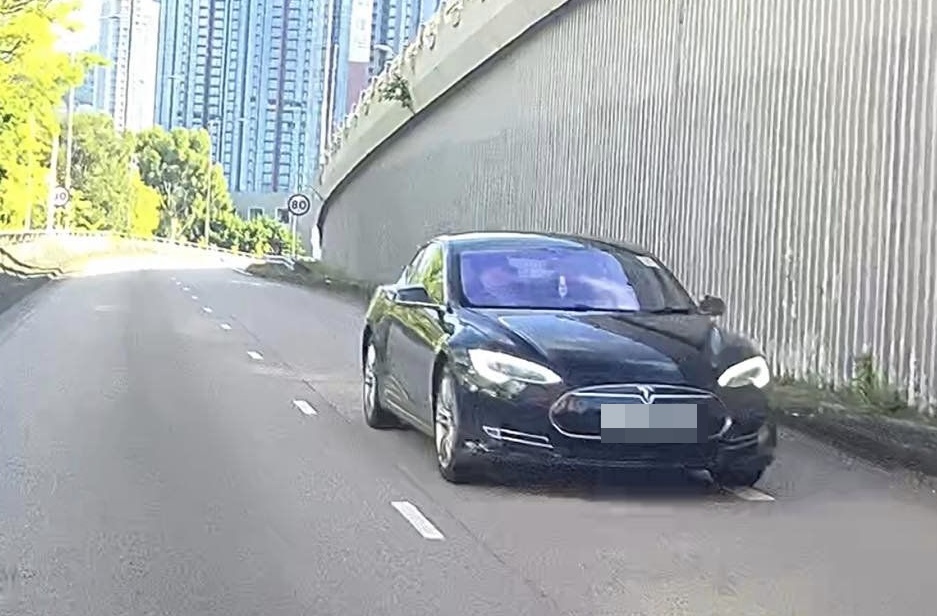 Tesla司機沒覺有問題。fb：車cam L（香港群組）