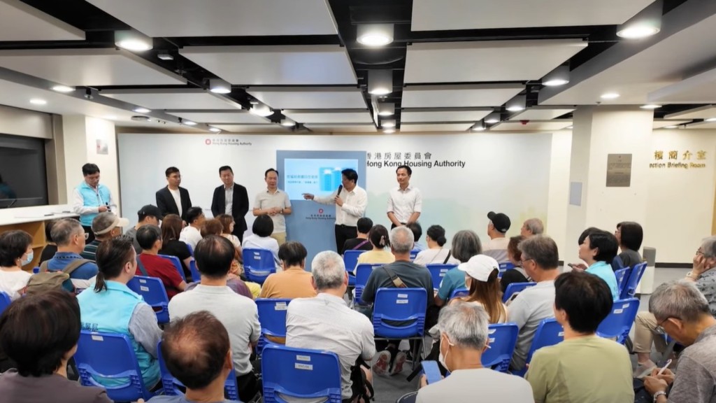第二團宏志閣業主「睇樓團」在剛剛的星期二出發，更有個別街坊聞風而至，報名情況踴躍。何永賢fb