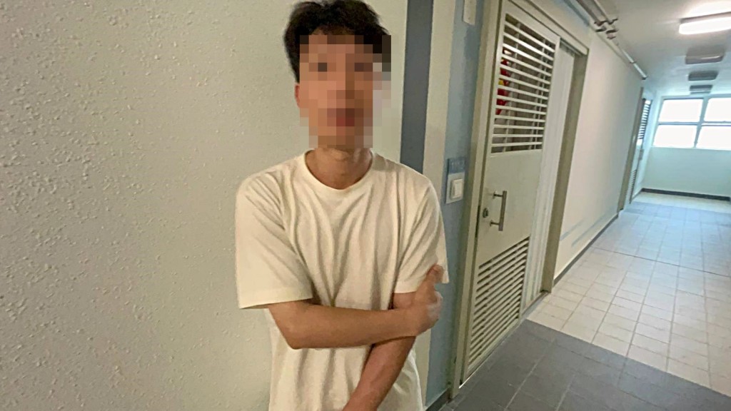 死者幼子回忆父亲生前点滴。杨伟亨摄 死者幼子回忆父亲生前点滴。杨伟亨摄