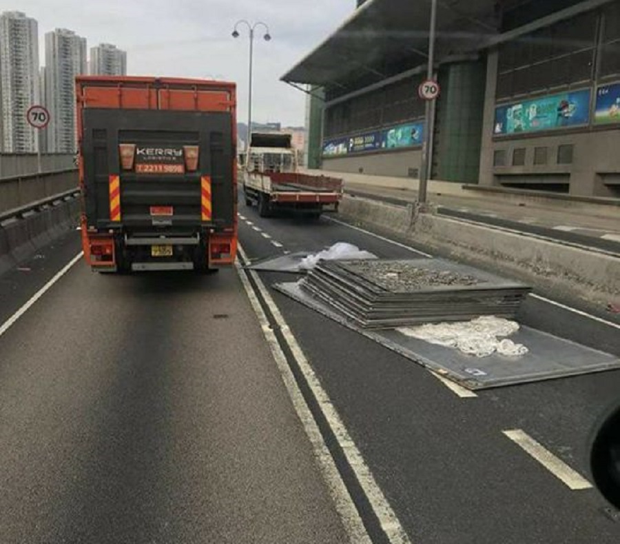 青衣城對開貨車有意外。突發事故報料區圖片