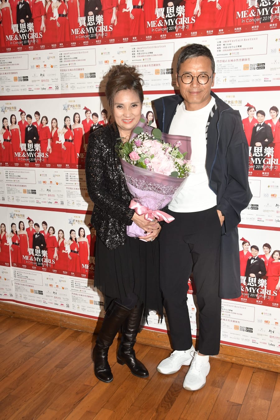 三哥到場撐老婆,兩公婆更打情罵俏,恩愛放閃。