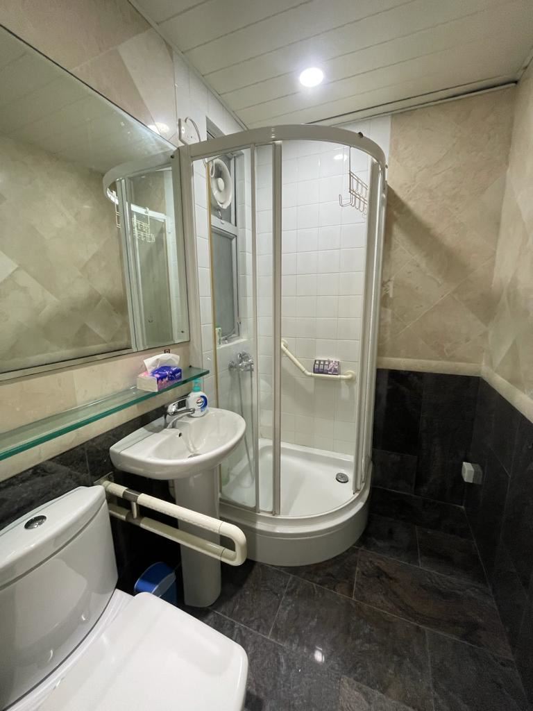 浴室保養妥善，採企缸設計有助省位。