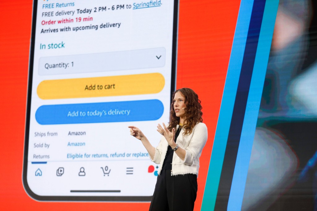 亚马逊副总裁马修斯介照公司的当日送达服务功能。美联社 亚马逊副总裁马修斯介照公司的当日送达服务功能。美联社