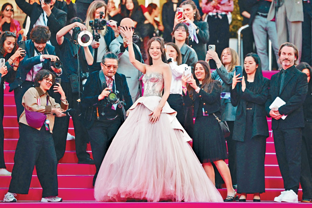 Jisoo在康城電視節獲頒「新星獎」。