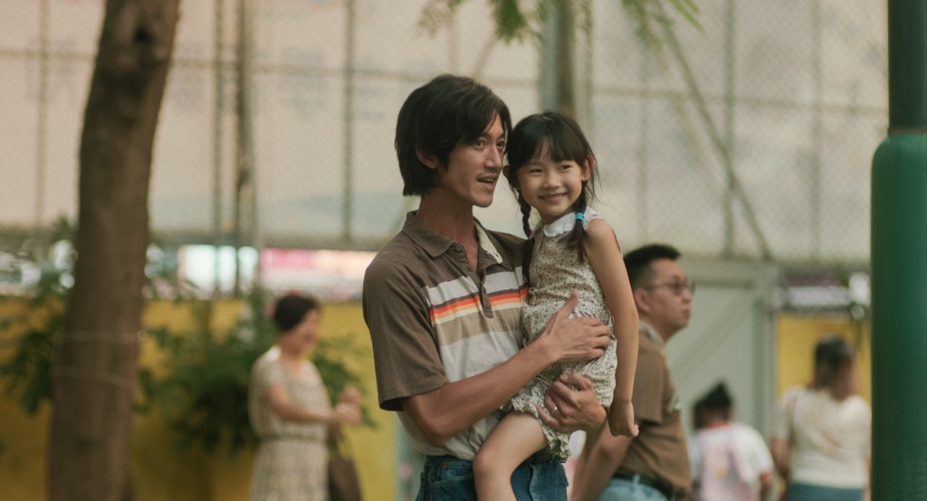 慷仁戏中演两女之父的湖南新移民，故事横跨20年。