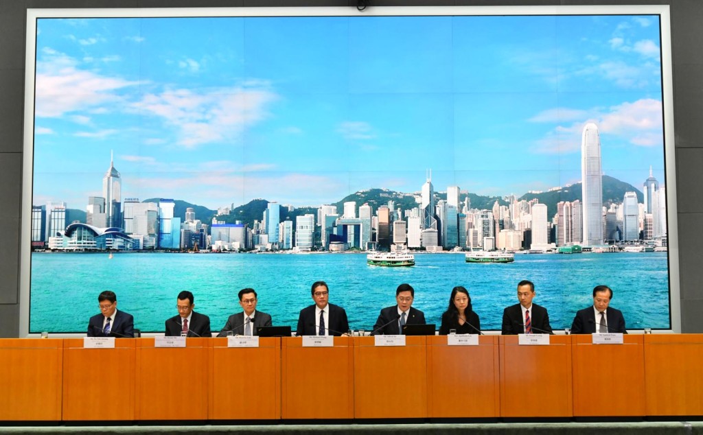 政府宣布增撥105億予4項樓宇維修資助計畫。