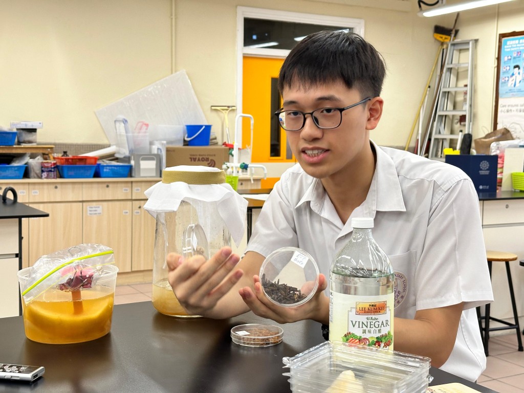 就读迦密柏雨中学的应届文凭试考生蔡佑南，早前经学校推荐直接录取计划（SNDAS）获港大牙医学士取录。