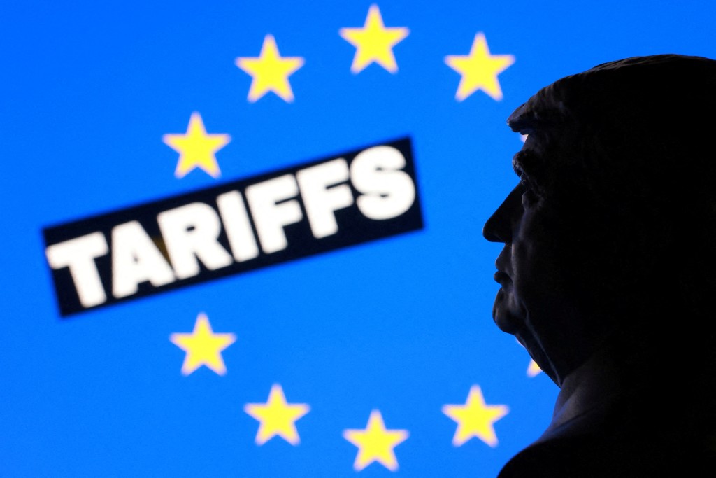 特朗普宣布将对丹麦、挪威、瑞典、法国、德国、英国、荷兰及芬兰8国加征关税，以获得购买格陵兰，欧盟亦作出反制，引市场忧虑。