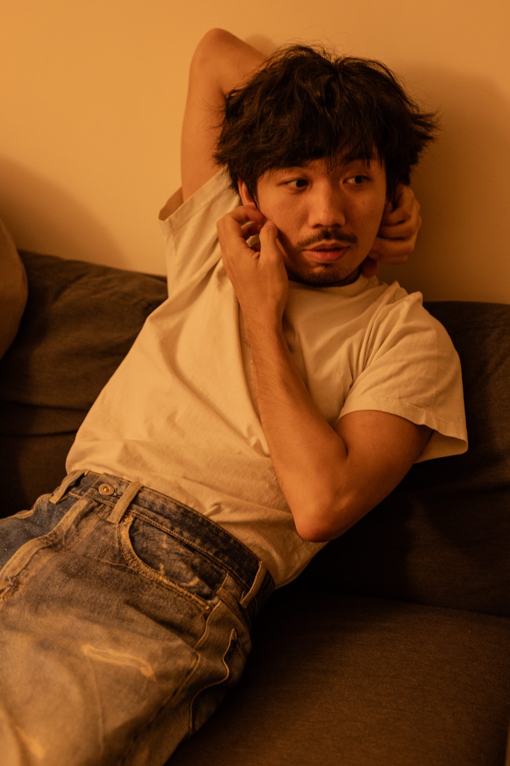 近年由演員轉型至幕後、並憑藉編劇才華備受矚目的許晉邦,將重返舞台,帶來棟篤笑《演員的自我搔癢》。(相片由西九文化區管理局提供) 近年由演員轉型至幕後、並憑藉編劇才華備受矚目的許晉邦,將重返舞台,帶來棟篤笑《演員的自我搔癢》。(相片由西九文化區管理局提供)