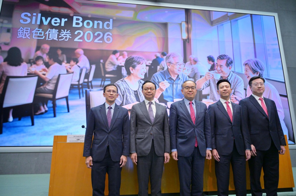 新一批銀色債券今日(21日)起正式接受認購,發行額最多550億元,年期3年,保底息率達4.25厘。 新一批銀色債券今日(21日)起正式接受認購,發行額最多550億元,年期3年,保底息率達4.25厘。