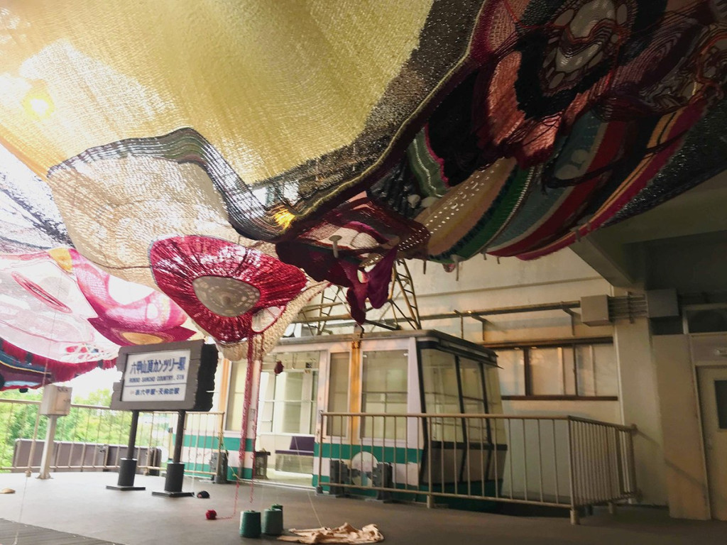 在六甲有马空中缆车六甲山顶站看到的《Transience》，是本届六甲Meets Art艺术散步的大赏作品。