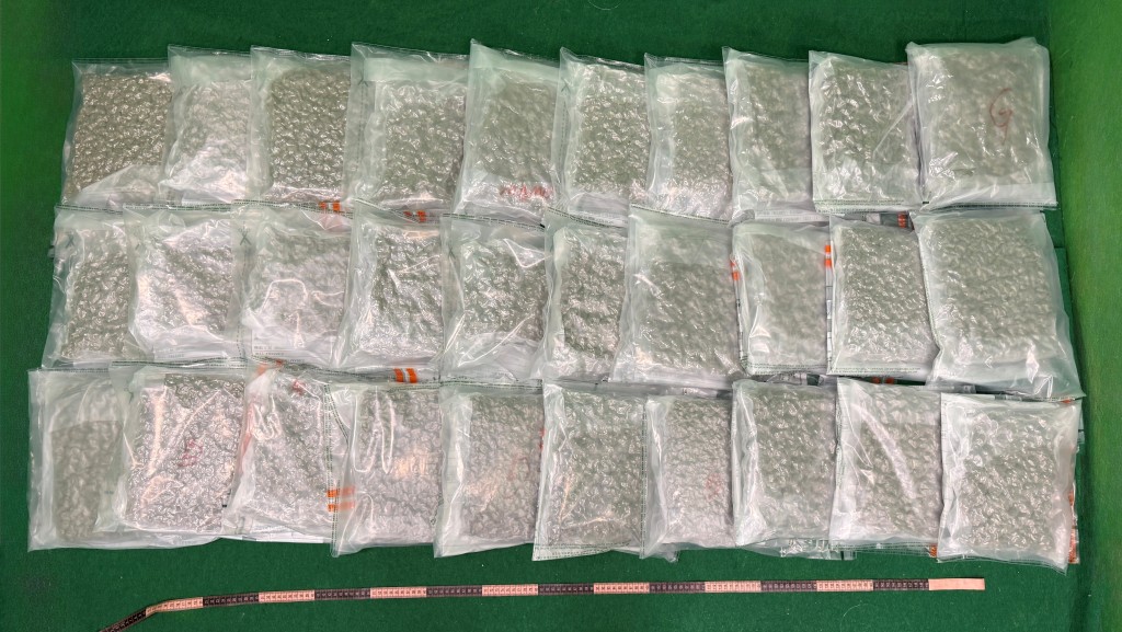 海關拘25歲曼谷抵港女 揭行李藏$330萬大麻。海關圖片