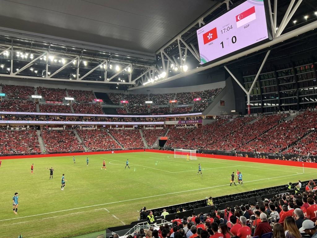 香港足球队在启德主场馆对战新加坡,上半场领先1:0。陈茂波FB图片 香港足球队在启德主场馆对战新加坡,上半场领先1:0。陈茂波FB图片