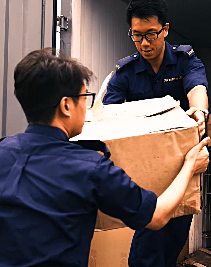 海關在截查貨車時發現Alpha。fb：香港海關