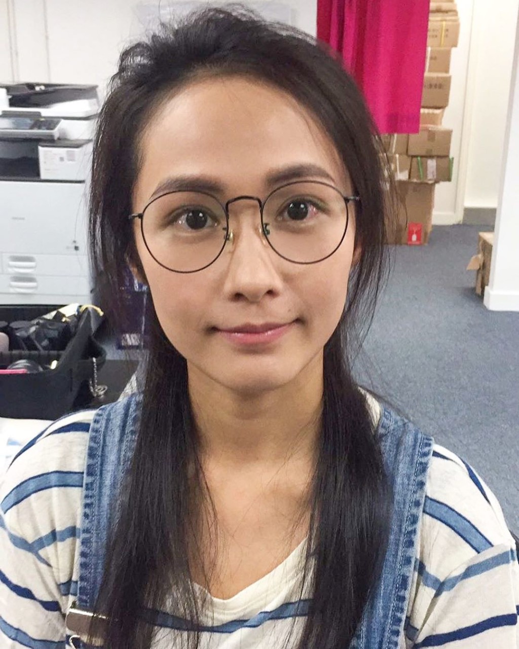 湯怡在《反黑路人甲》的眼鏡娘造型非常gfable。