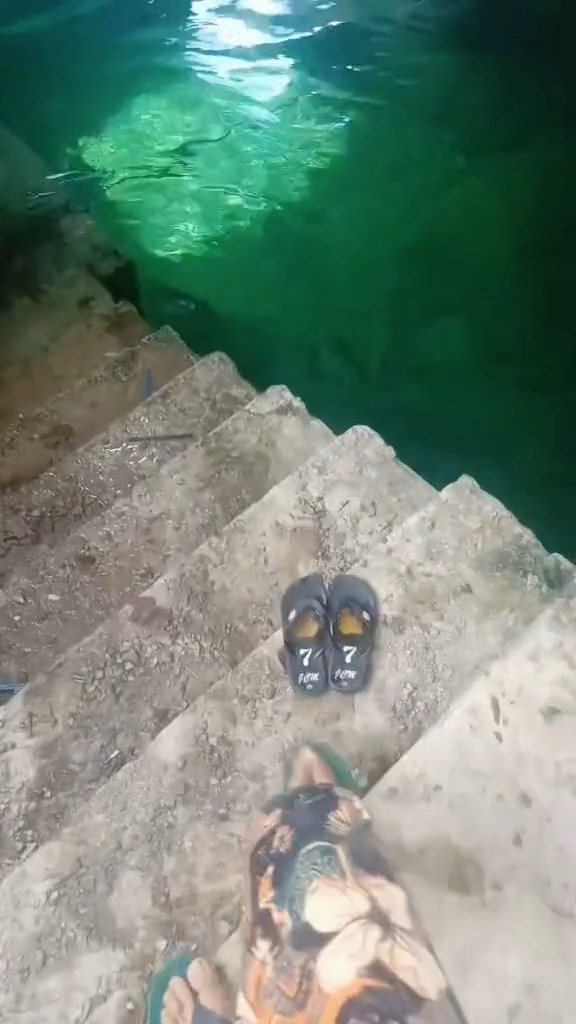 廣西一爛尾樓因積水而變成「潛水勝地」。 廣西一爛尾樓因積水而變成「潛水勝地」。