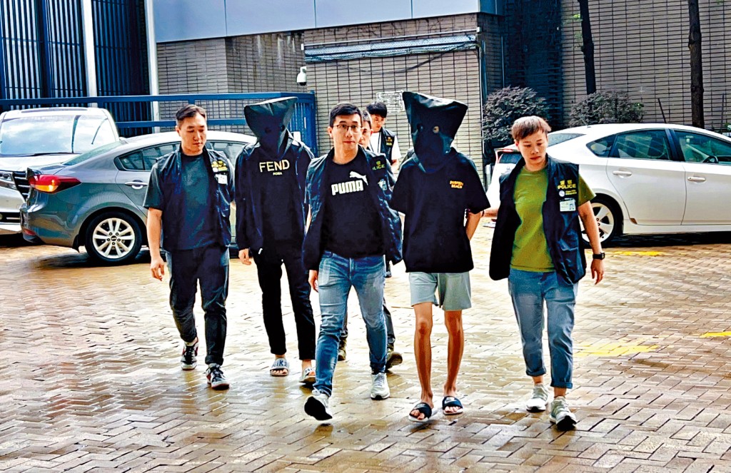 警方拘捕两名涉嫌为诈骗集团收取骗款及转帐款项的青少年。