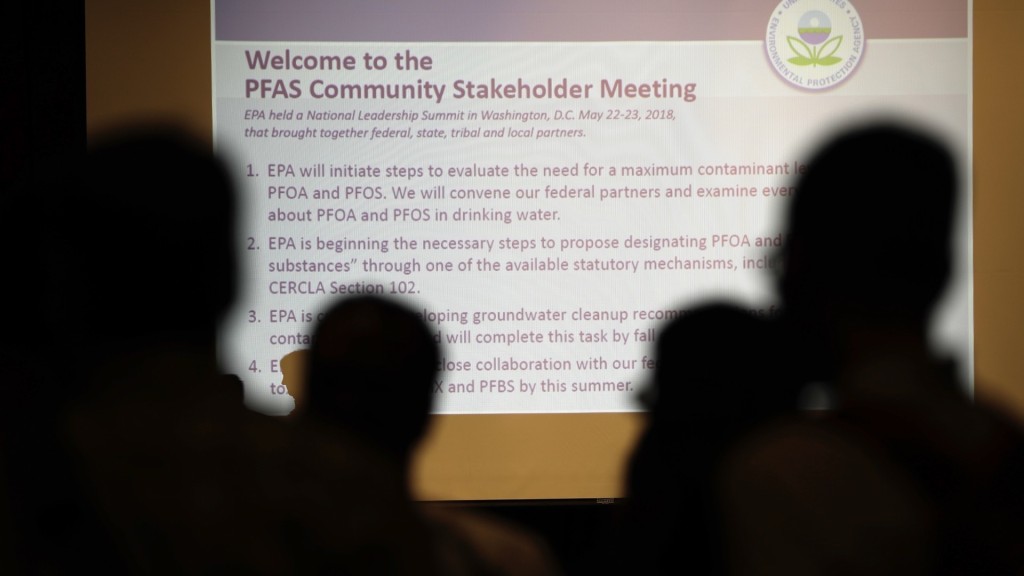 宾夕凡尼亚州城镇针对PFAS问题举办社区会议。 美联社