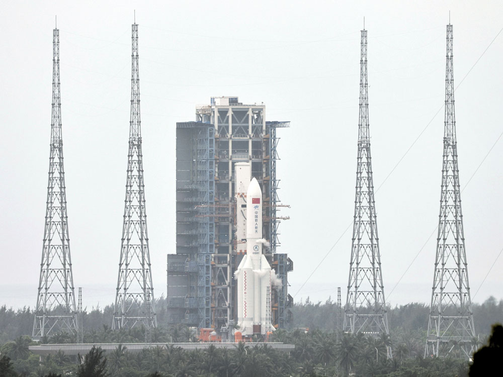 执行太空站天和核心舱任务的长征五号B遥二运载火箭。