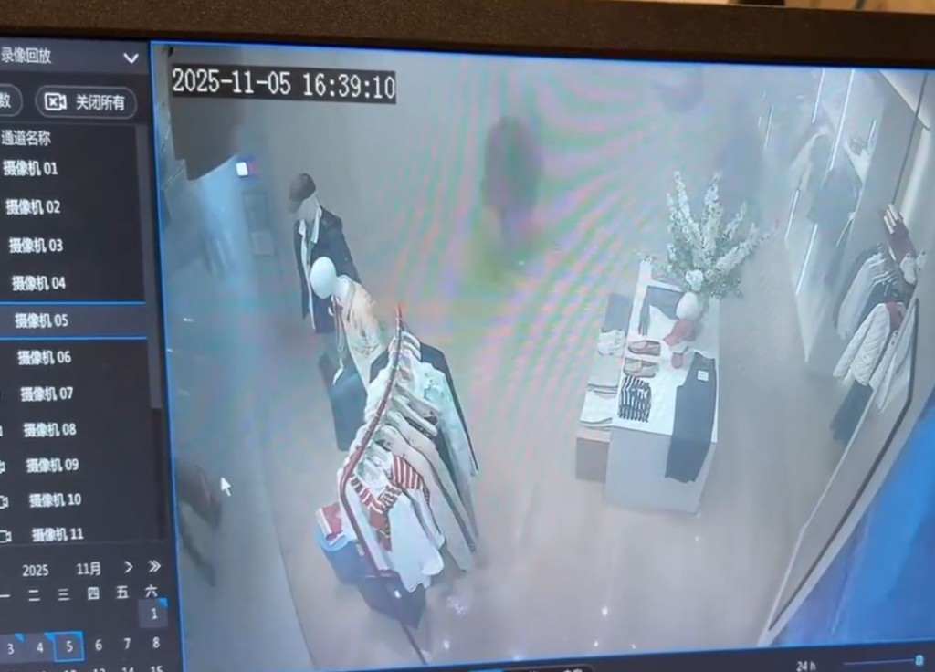 重慶有女子因心情差到時裝店縱火。微博