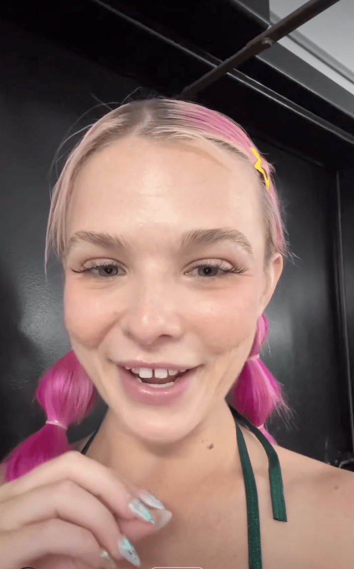 Charm Daze表示，最近有大量年輕士兵湧入俱樂部消費，且揮霍程度遠超平常