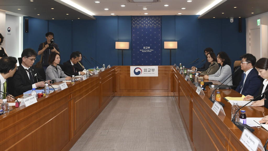 日韩双方开会讨论韩国专家组赴福岛考察“核废水”细节。（图片来源： 美联社）