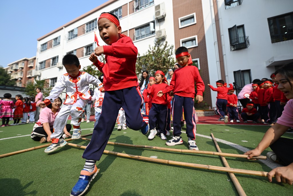 中国少子化情况越来越严重。新华社