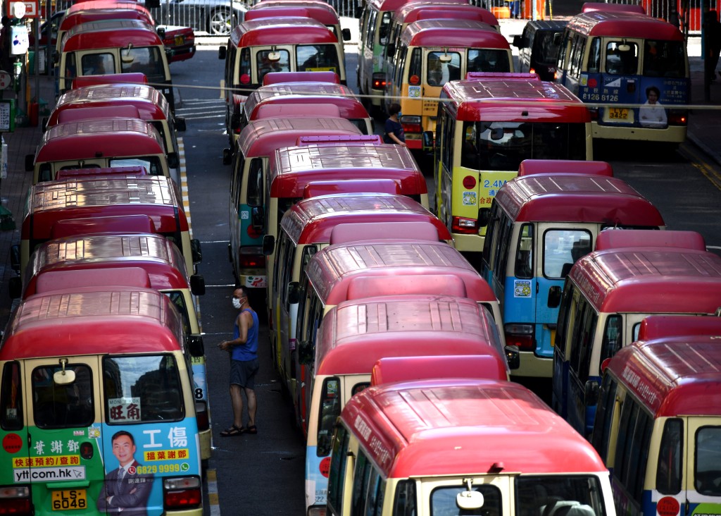 有小巴業界透露，運輸署考慮讓部分紅色小巴轉營為綠色專線小巴。資料圖片