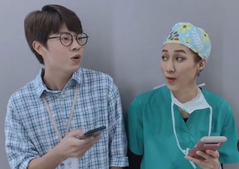 林正峰喺TVB台慶劇《星空下的仁醫》做實習醫生,跟鍾嘉欣打成一片。