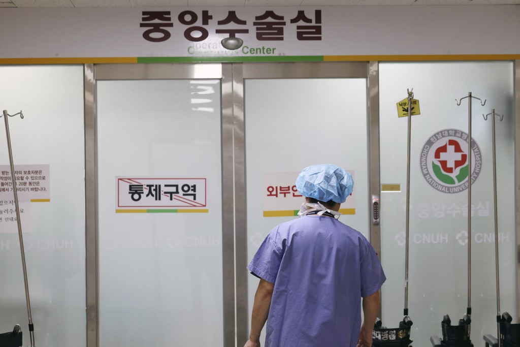近8000醫生無視復工令，南韓勁政府擬刑事起訴罷工負責人。美聯社