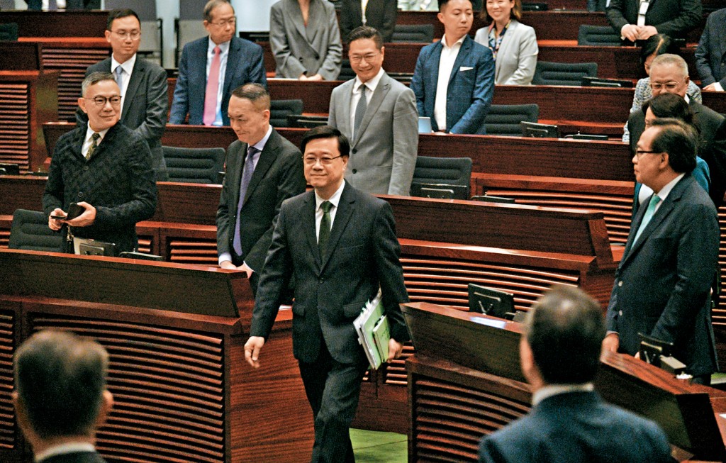 李家超強調，嘗試阻止港人出外是不切實際，亦不應該。