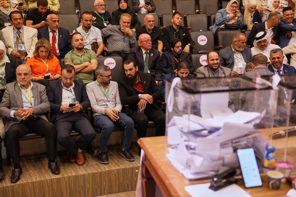 叙利亚举行议会选举，是前总统巴沙尔被推翻后的首次。美联社