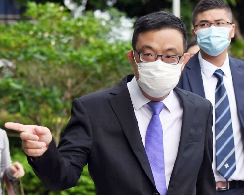 民主黨區議員涂謹申離開時未有回答記者提問。