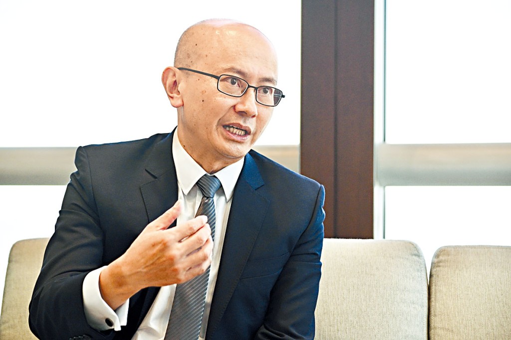 金管局助理總裁何漢傑表示，銀行互相搶人，不能解決人才不足問題，業界必須要吸納新血。