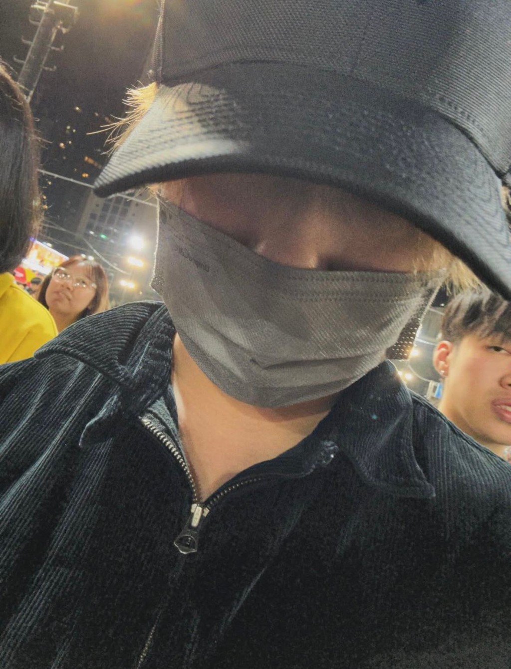 姜濤包到冚現身維園年宵市場。