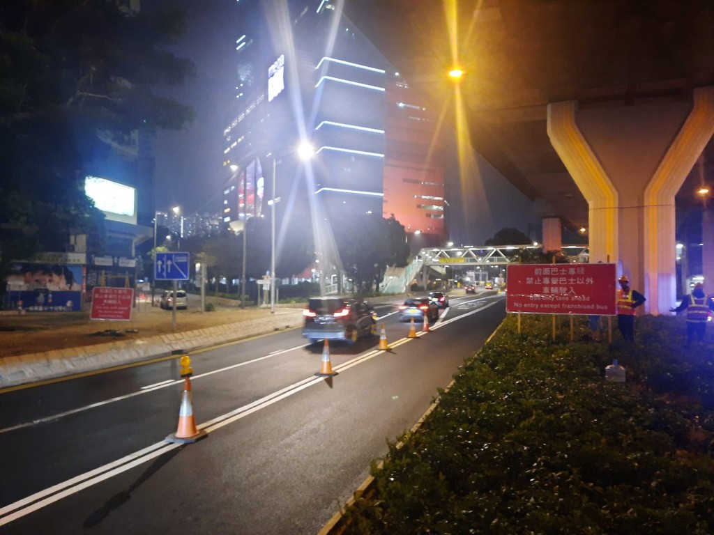 運輸署指，有部分駕駛者在啟福道未按照道路標記指示，進入只准巴士駛入的行車線前往觀塘繞道。運輸署fb