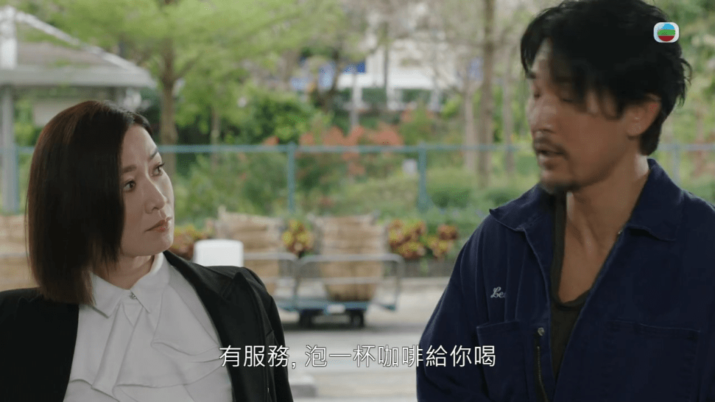 「Man姐」佘詩曼走到「陳子傑」譚俊彥的車房飲咖啡。
