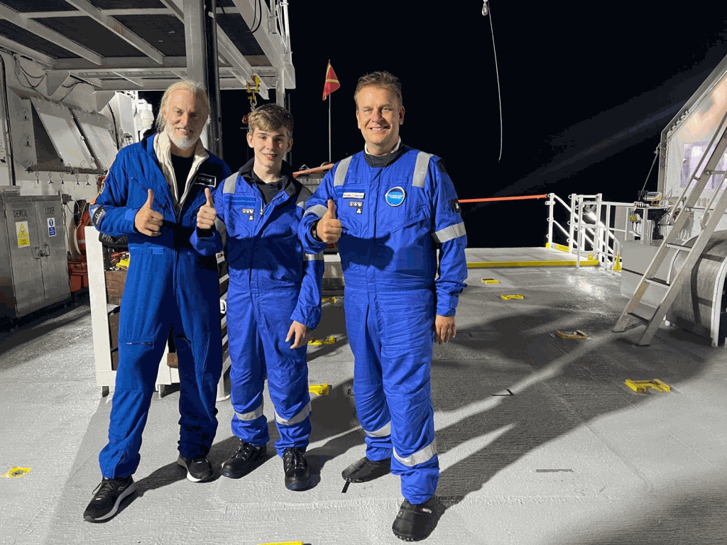 去年6月4日，「蓝色起源」发射「新谢泼德」火箭，把6名乘客送上太空，哈丁（图右）是其中之一。