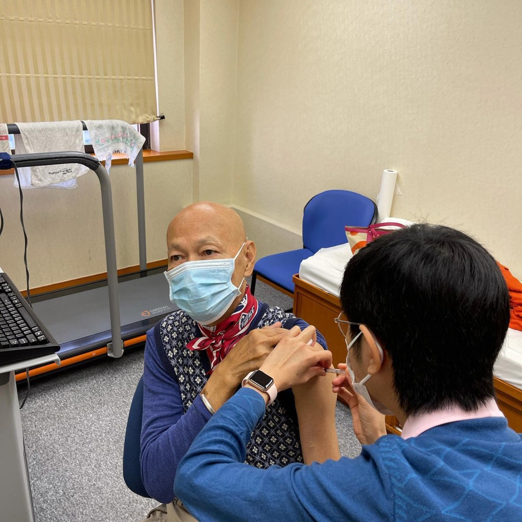 家英哥仲有打流感針。 家英哥仲有打流感針。