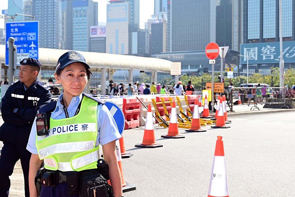 驻守湾仔分区军装巡逻小队的Sylvia，不时出勤协助港岛区大型活动的人群管理工作。