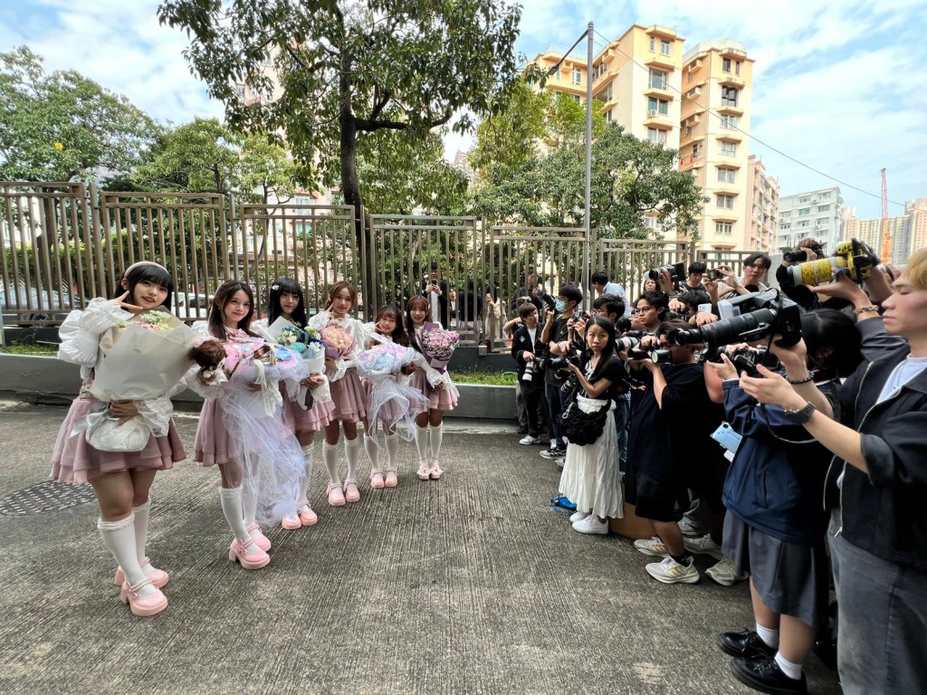 「IdG Sundae 」的6位成團 ,現身商台接受《叱咤樂壇》訪問。 「IdG Sundae 」的6位成團 ,現身商台接受《叱咤樂壇》訪問。